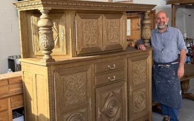 Rénovation complète d’un buffet breton sculpté à Brest : décapage, finition et mise en valeur du bois